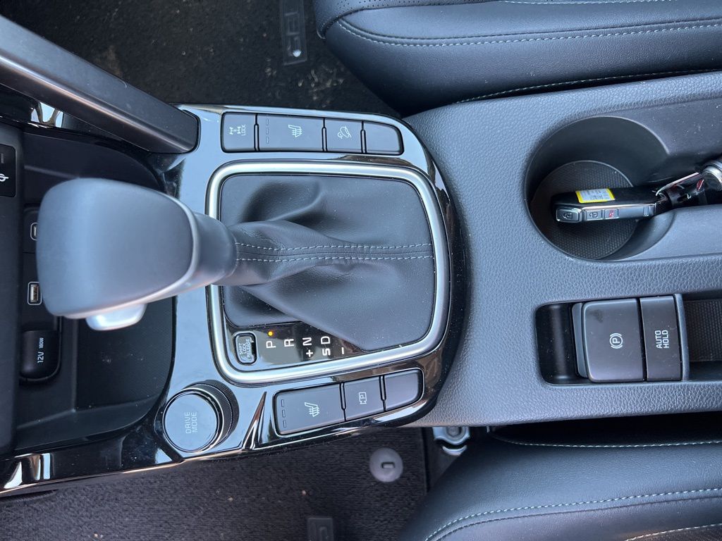 2024 Kia Seltos SX photo 11