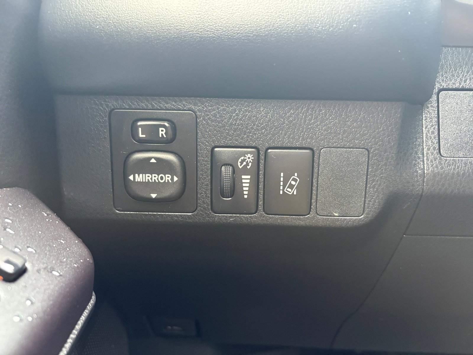 2018 Toyota RAV4 Hybrid XLE photo 10