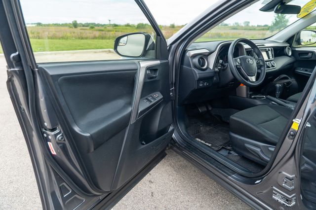 2017 Toyota RAV4 LE photo 16