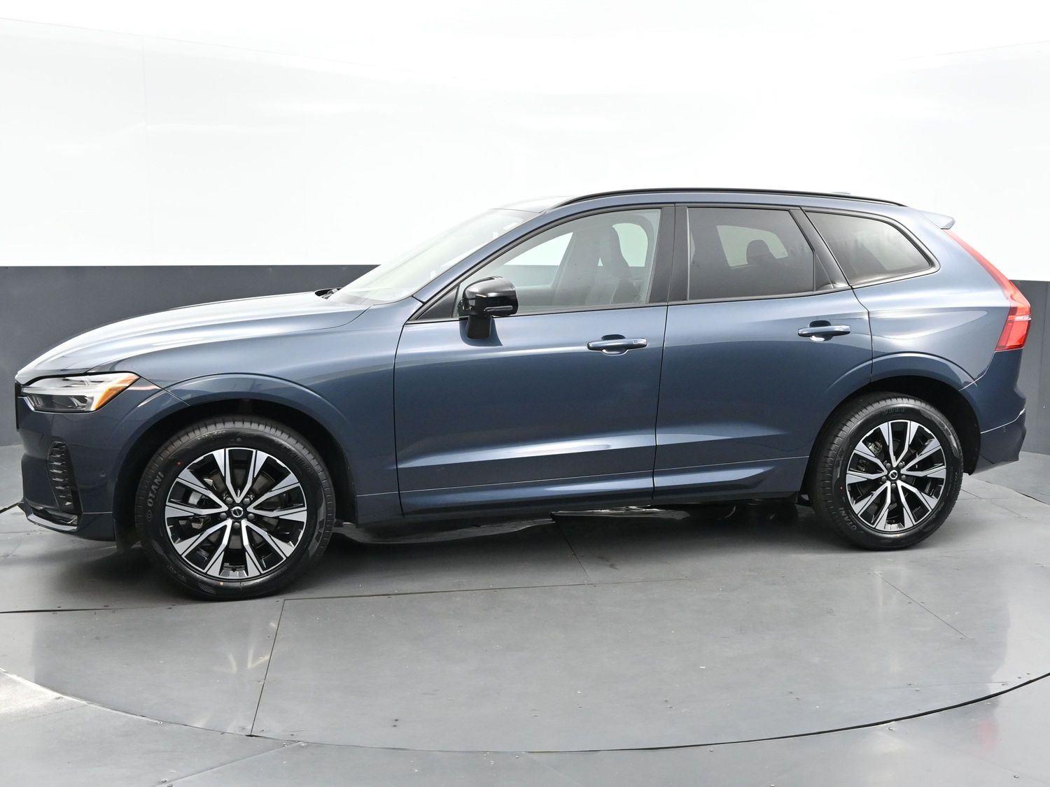 2024 Volvo XC60 Plus photo 4