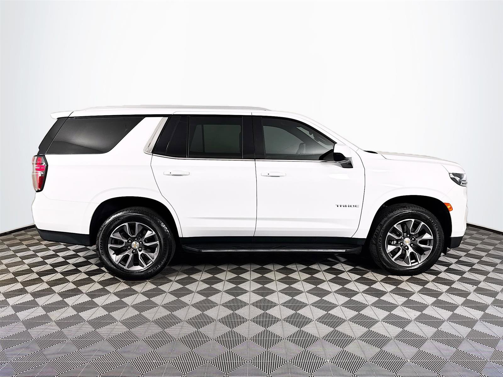 2024 Chevrolet Tahoe LS photo 4