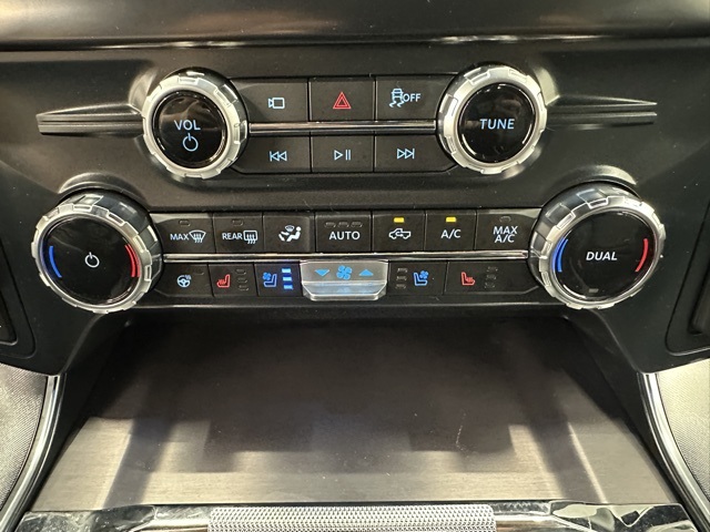 2025 Ford F-150 Platinum photo 27