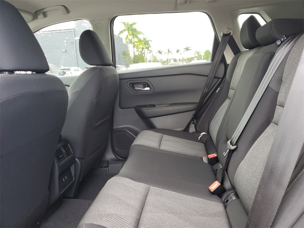 2026 Nissan Rogue SV photo 6
