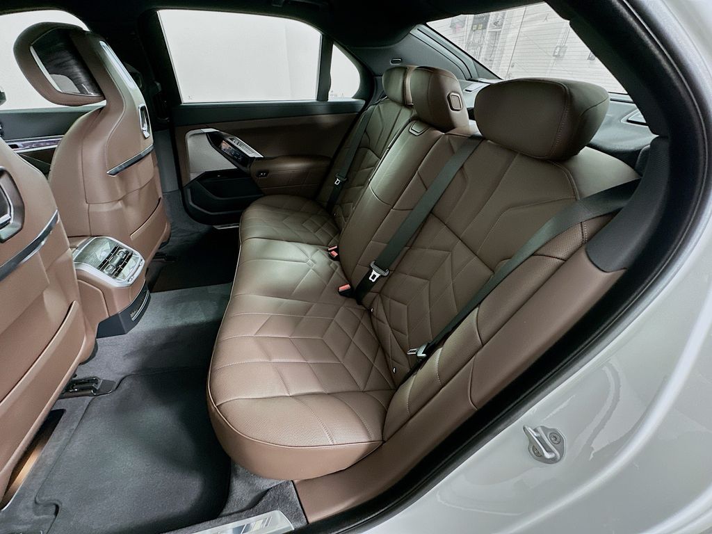 2025 Bmw 740i photo 15