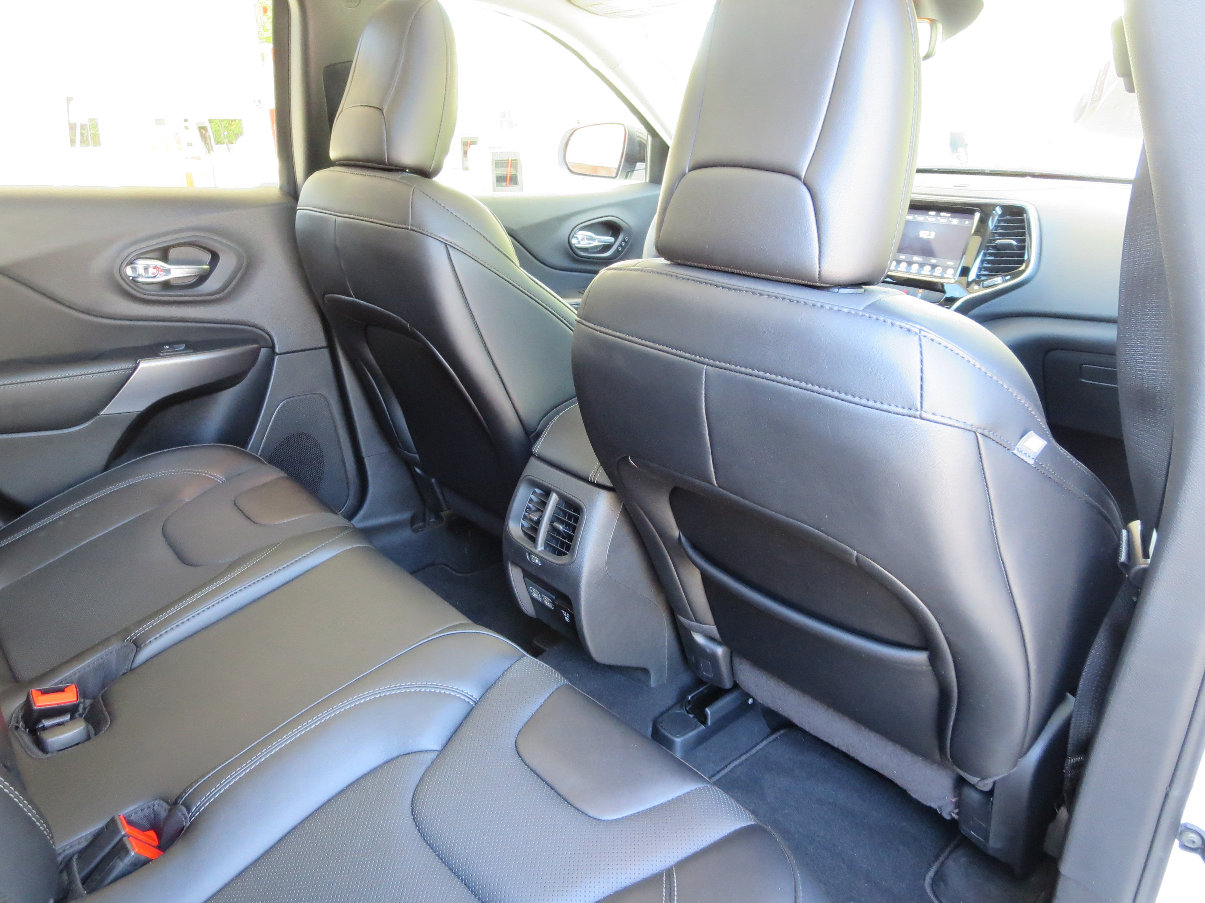 2022 Jeep Cherokee Limited photo 2