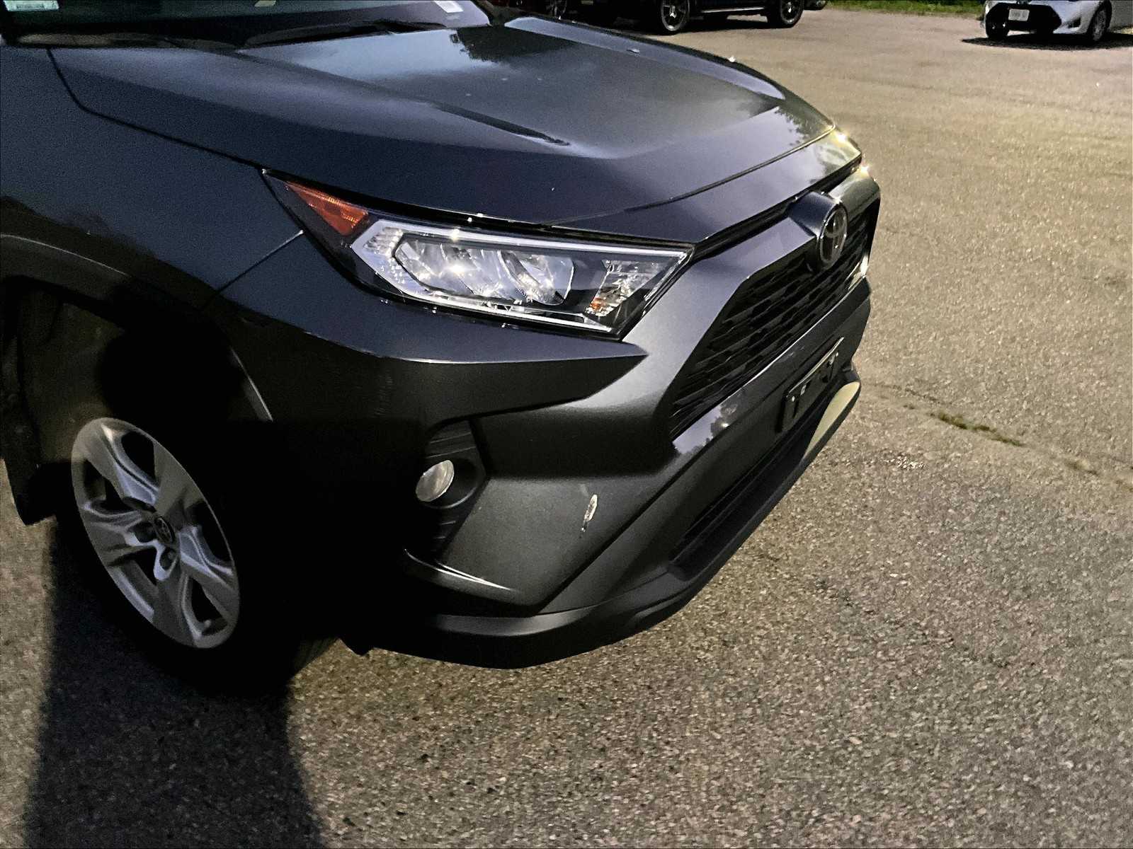 2021 Toyota RAV4 XLE photo 5