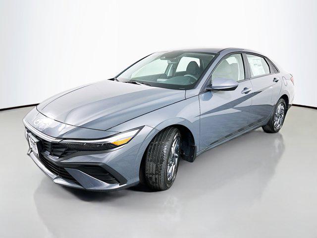 2025 Hyundai Elantra Hybrid photo 3