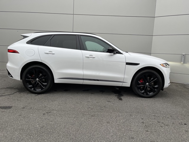 2024 Jaguar F-PACE P400 R-Dynamic S photo 17