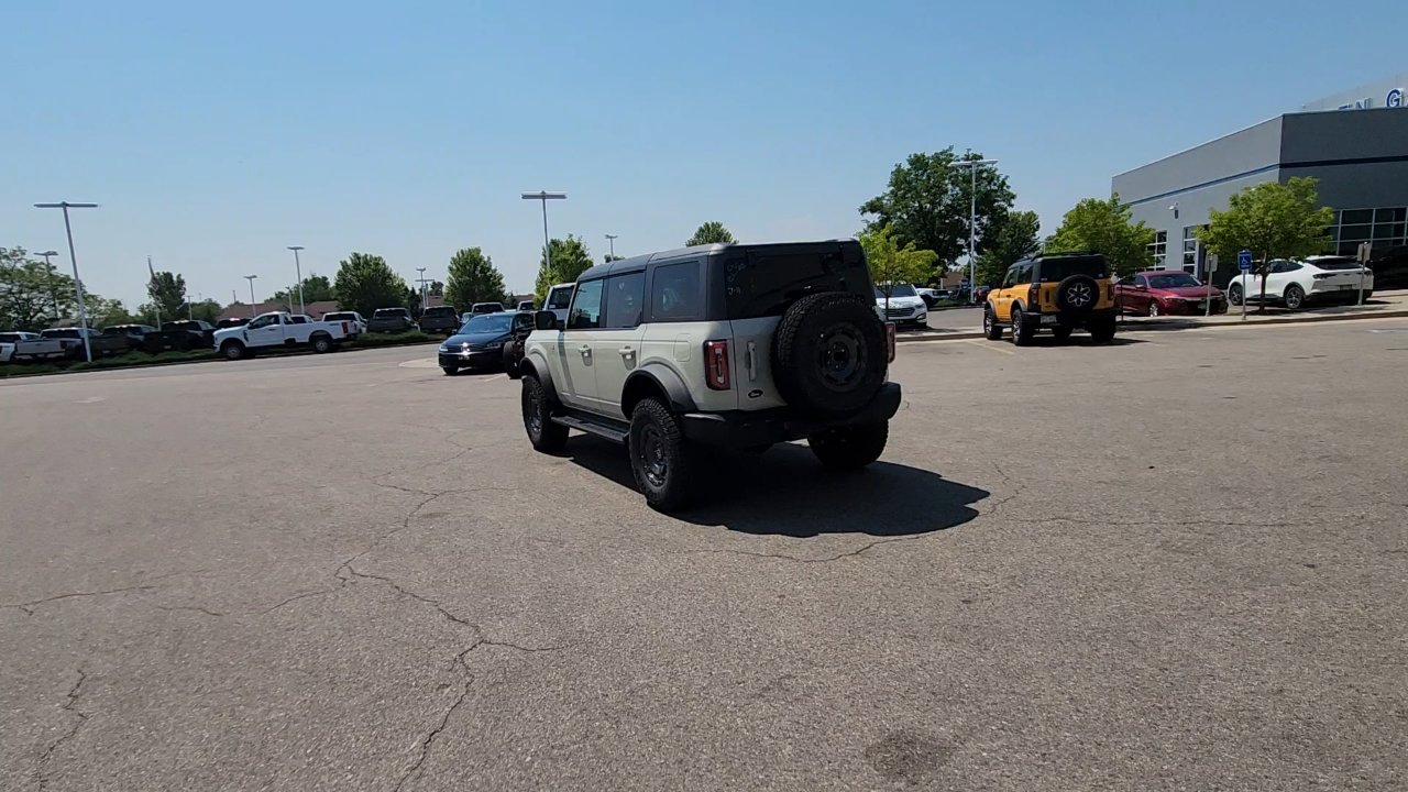 2025 Ford Bronco Outer Banks photo 3