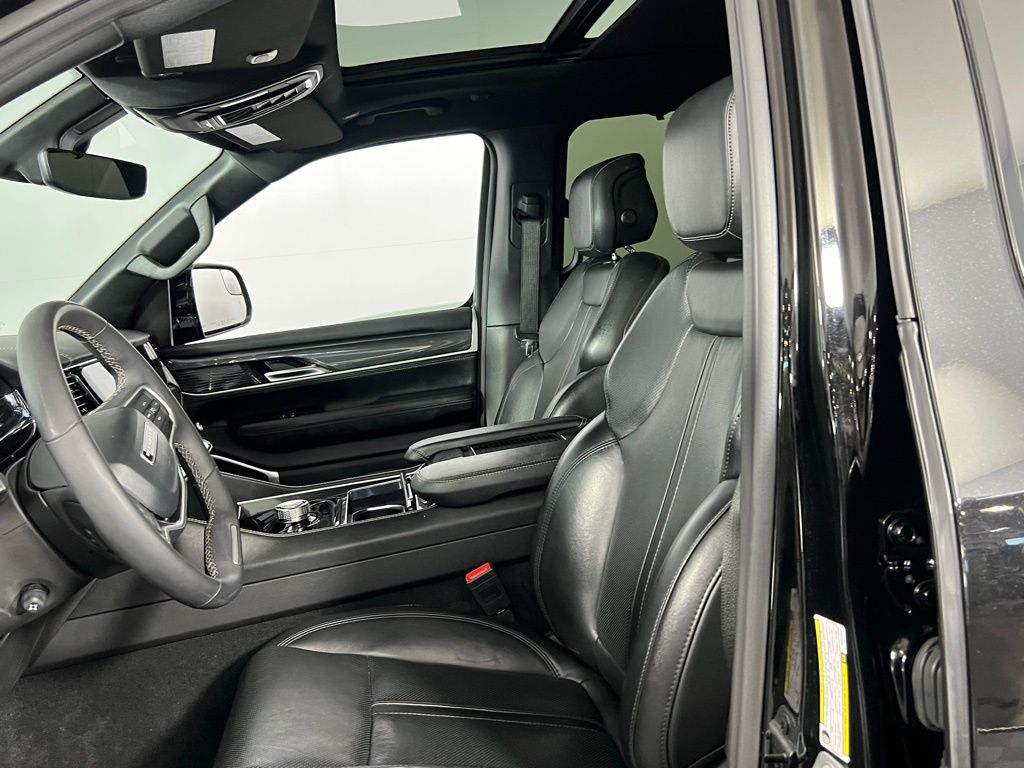 2023 Jeep Wagoneer L Base photo 16