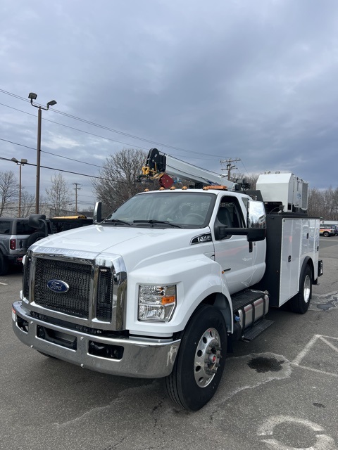 2025 Ford F-750 Base photo 2