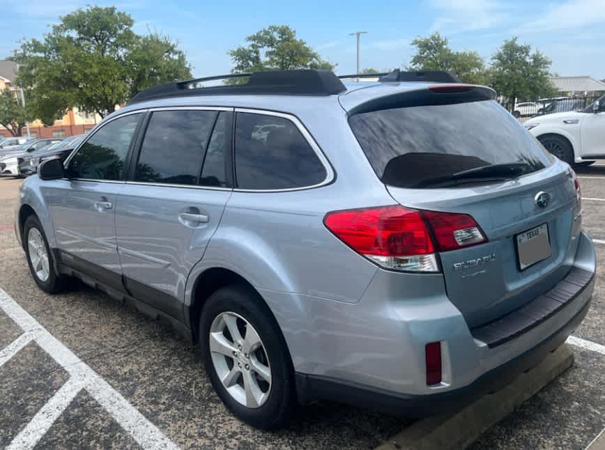 2013 Subaru Outback 2.5i Limited photo 4