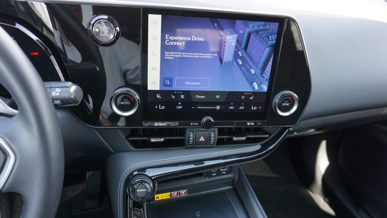 2025 Lexus NX Premium photo 17
