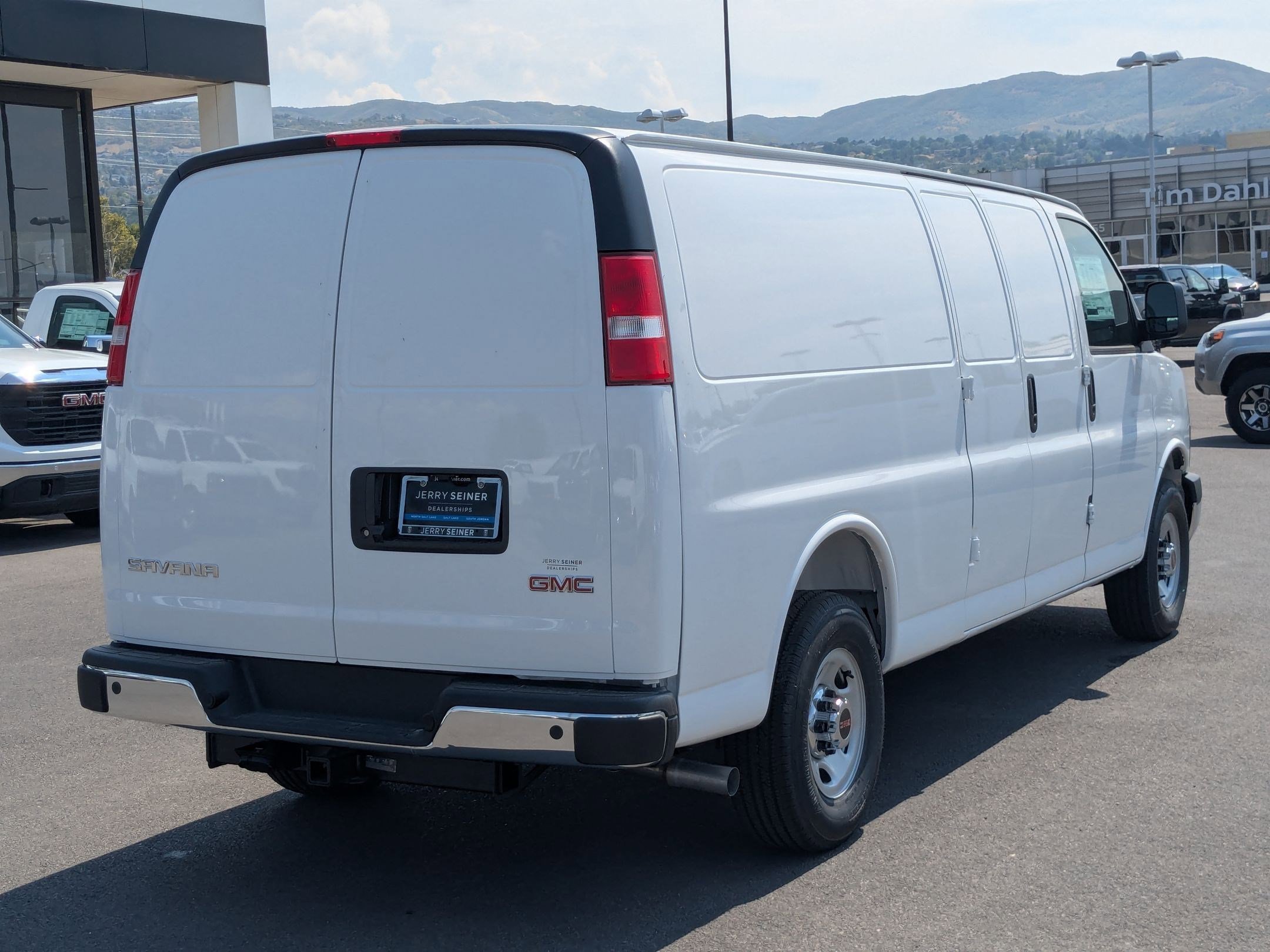 2025 Gmc Savana Cargo 2500 photo 4
