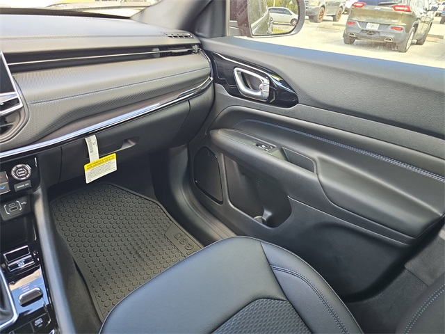 2025 Jeep Compass Latitude photo 8