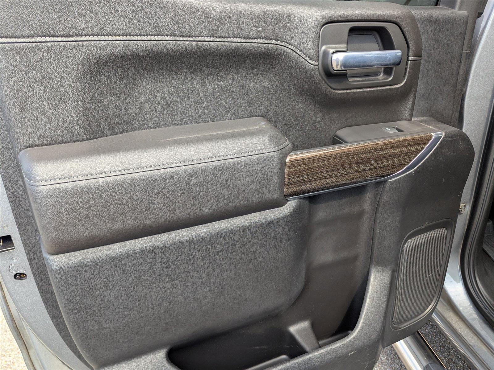 2021 Chevrolet Silverado 1500 RST photo 12