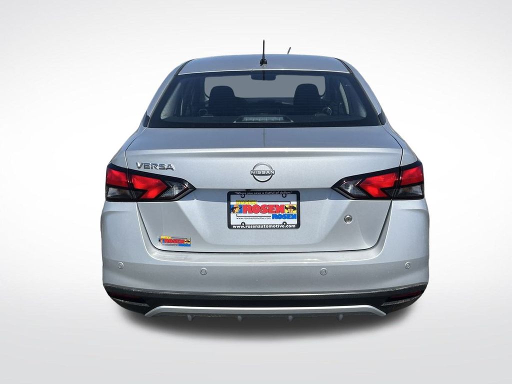2025 Nissan Versa 1.6 S photo 4