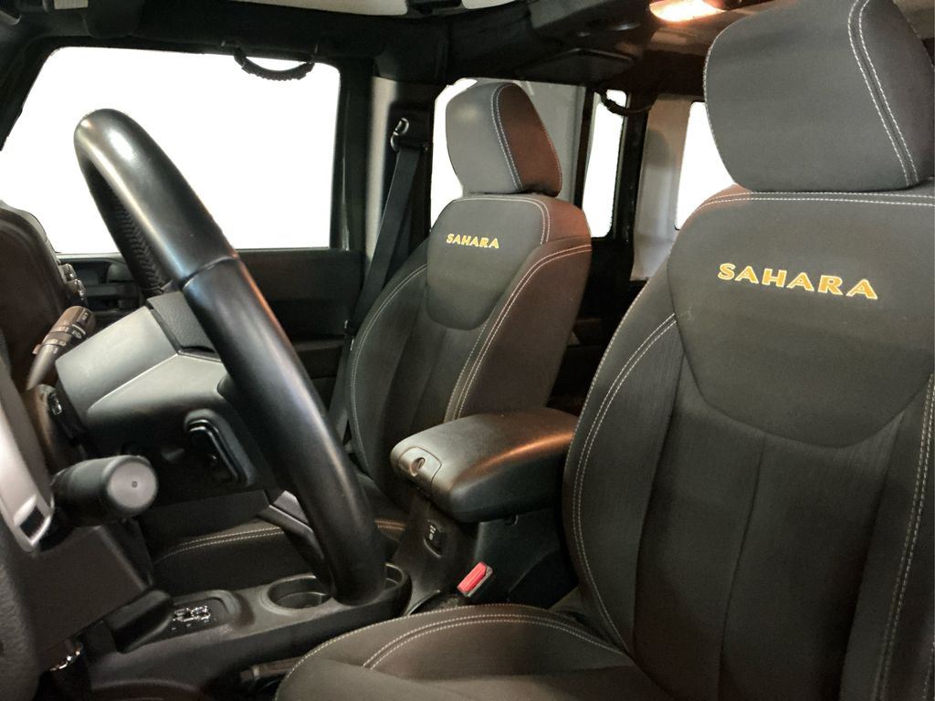 2015 Jeep Wrangler Unlimited Sahara Sport photo 19