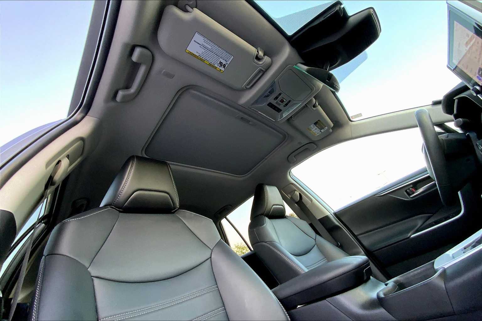 2024 Toyota RAV4 XLE Premium photo 9