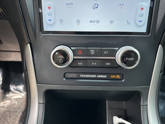 2022 Ford Edge SEL photo 16