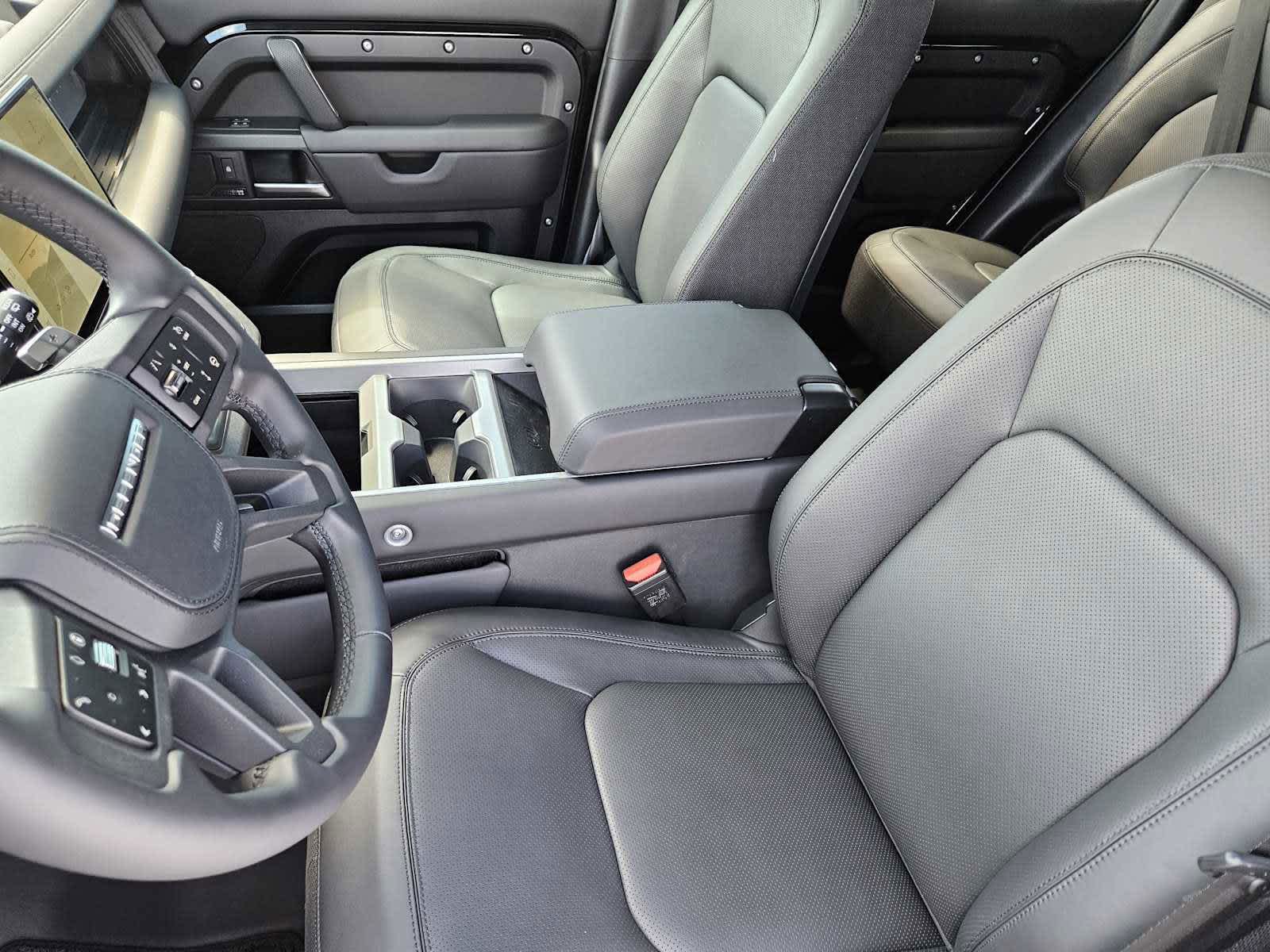 2025 Land Rover Defender 130 V8 photo 11