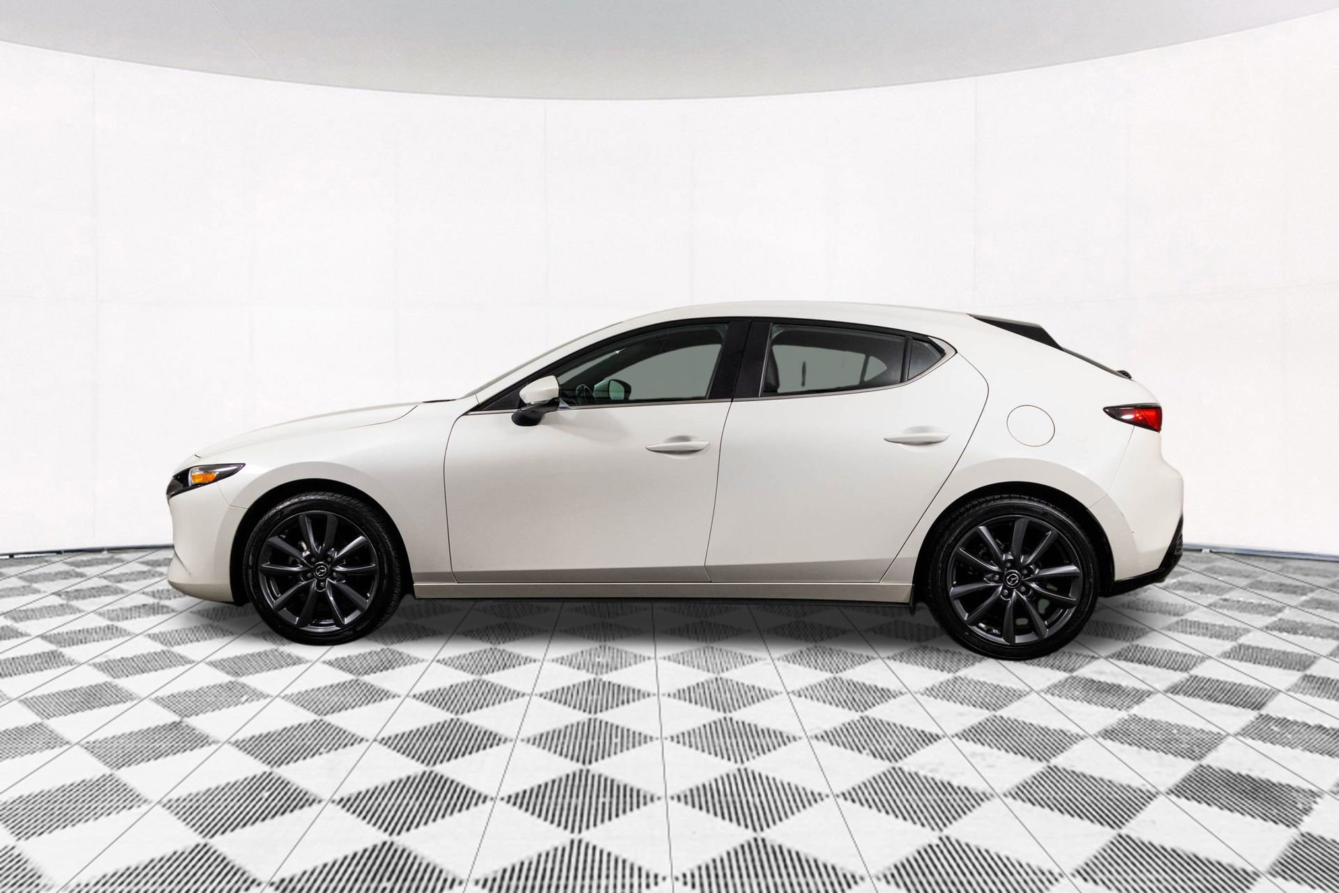 2023 Mazda Mazda3 Hatchback 2.5 s Preferred photo 3