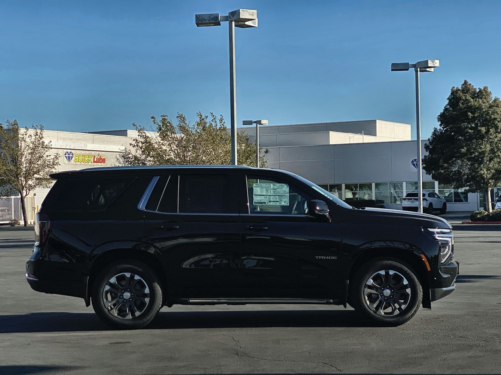 2025 Chevrolet Tahoe LS photo 4