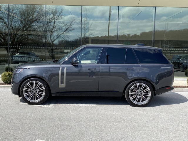 2025 Land Rover Range Rover SE photo 2
