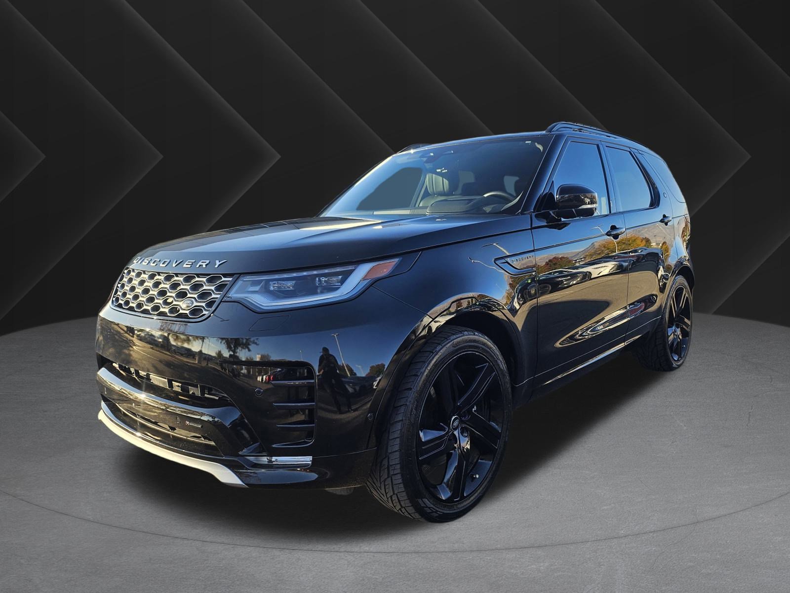 2023 Land Rover Discovery Metropolitan Edition's photo