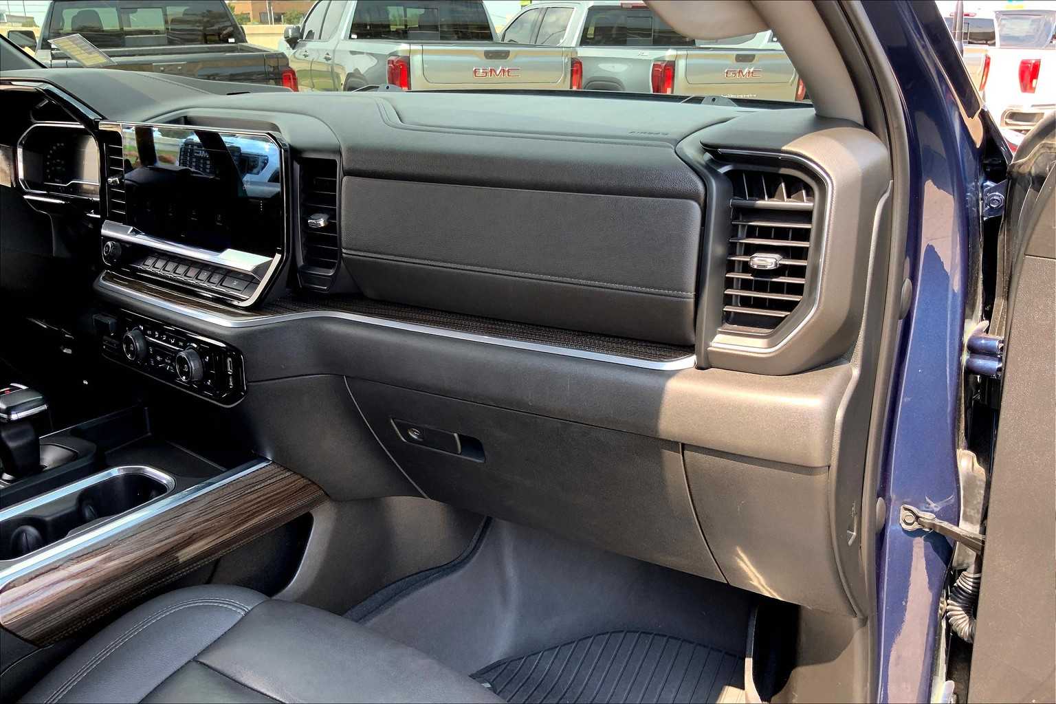 2022 Chevrolet Silverado 1500 RST photo 16