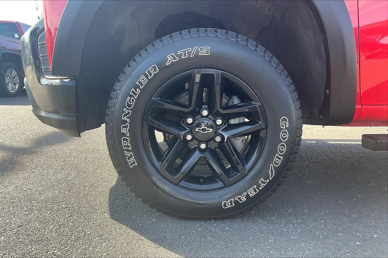 2020 Chevrolet Silverado 1500 Custom Trail Boss photo 2