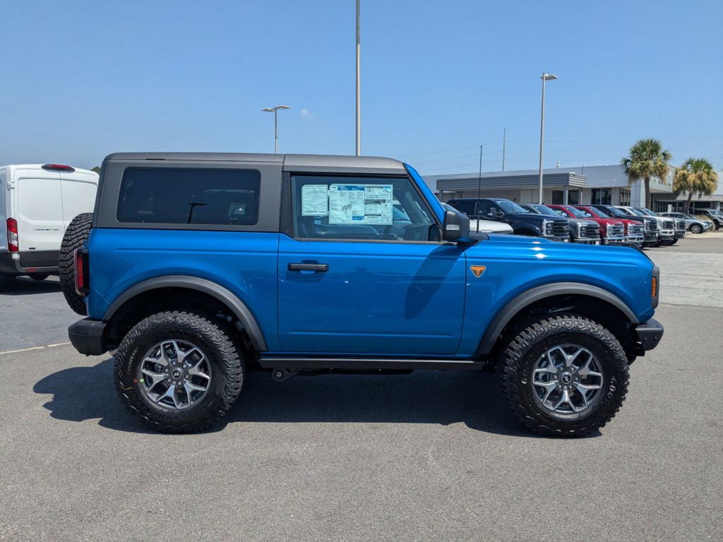 2025 Ford Bronco Badlands photo 2