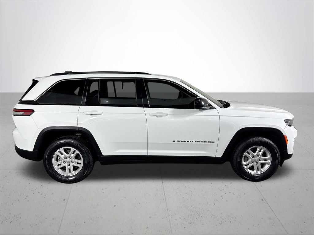 2023 Jeep Grand Cherokee Laredo photo 4