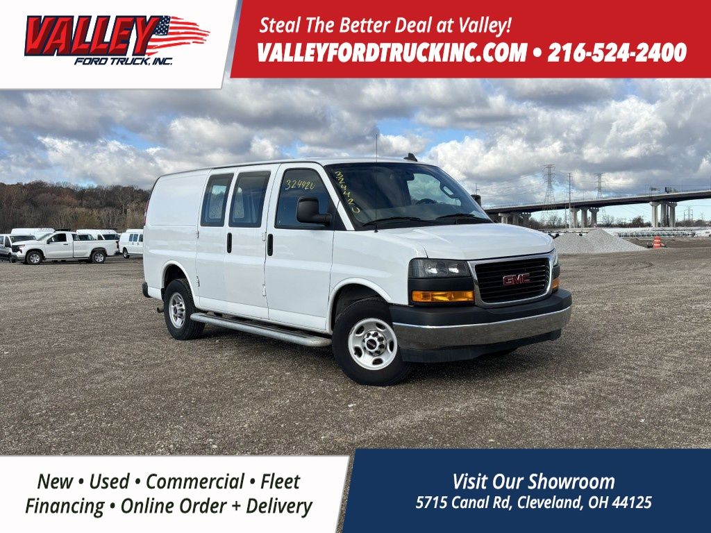 2023 GMC Savana Cargo Work Van's photo