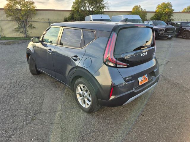 2023 Kia Soul LX S photo 2