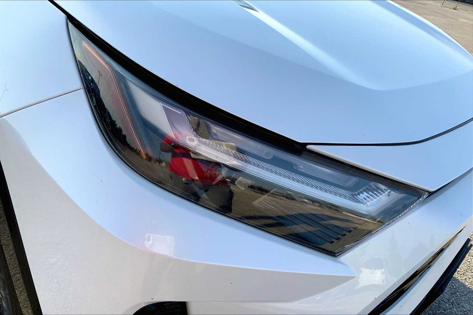 2024 Toyota RAV4 Hybrid SE photo 25