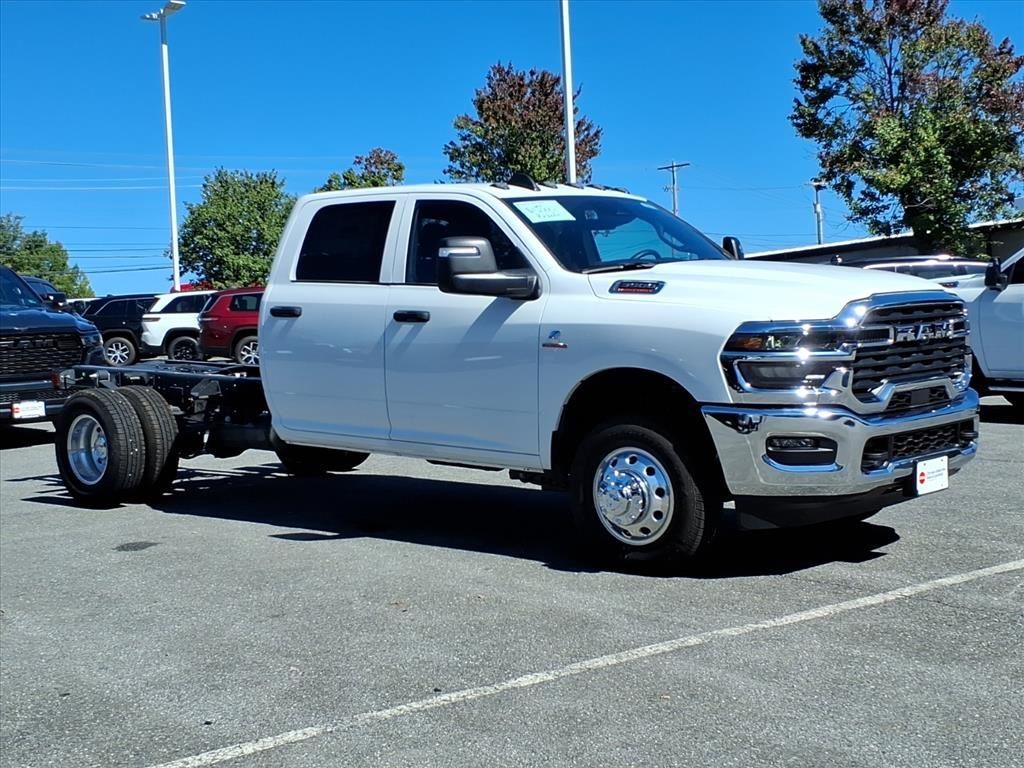 2026 Ram 3500 Tradesman photo 2