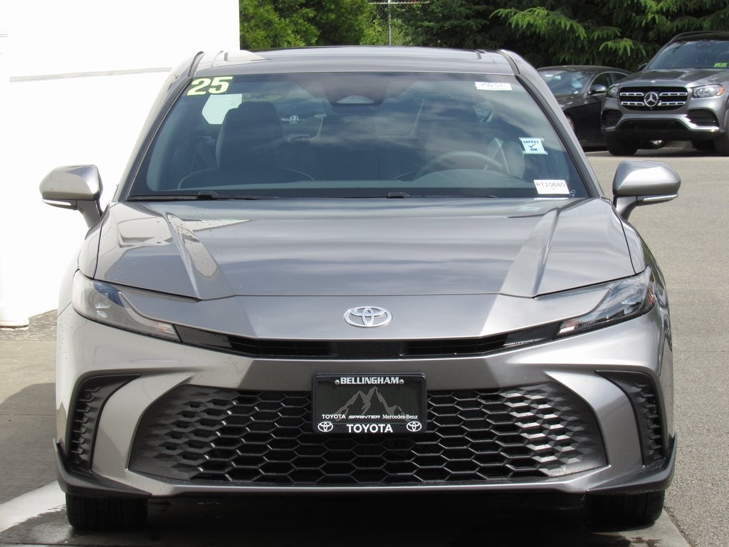 2025 Toyota Camry SE photo 3