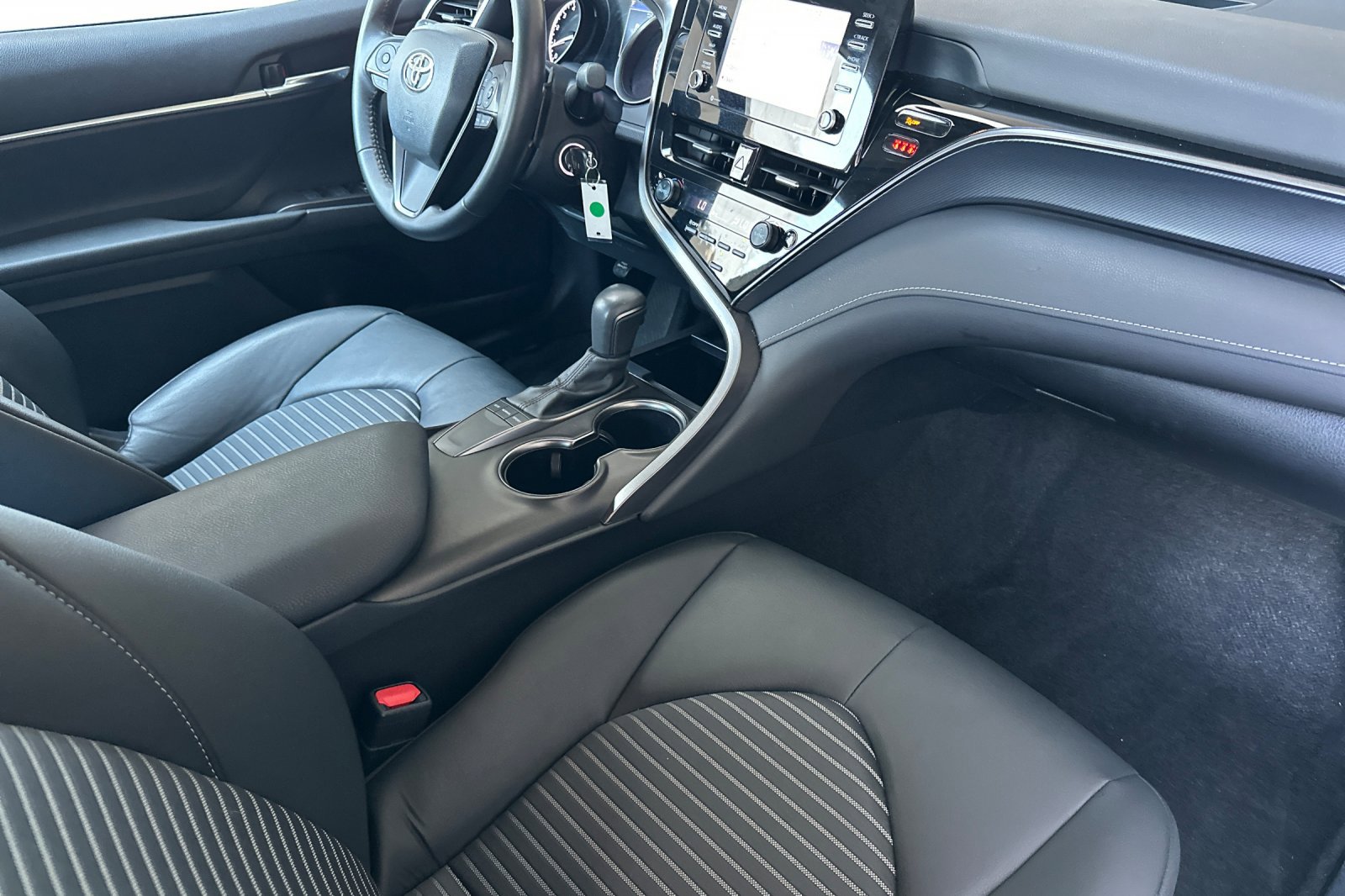 2024 Toyota Camry SE photo 14