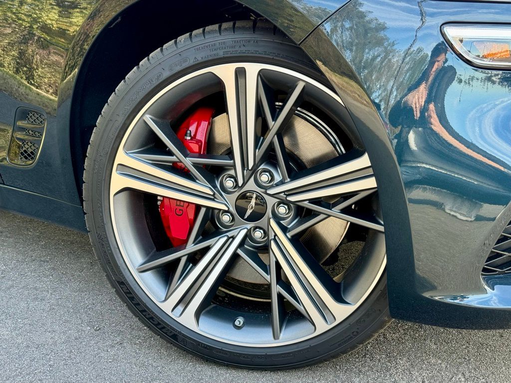 2025 Genesis G70 3.3T Sport Advanced photo 6