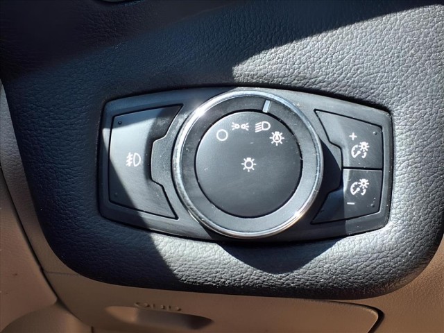 2014 Ford C-Max Hybrid SEL photo 25