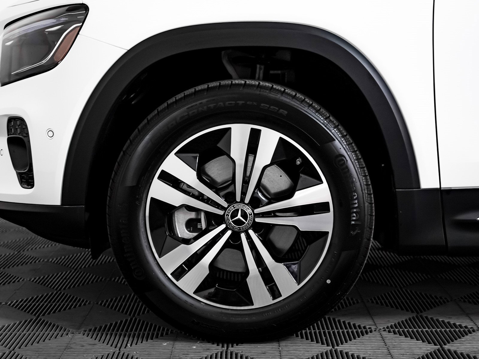 2025 Mercedes Benz GLB 250 4MATIC photo 3