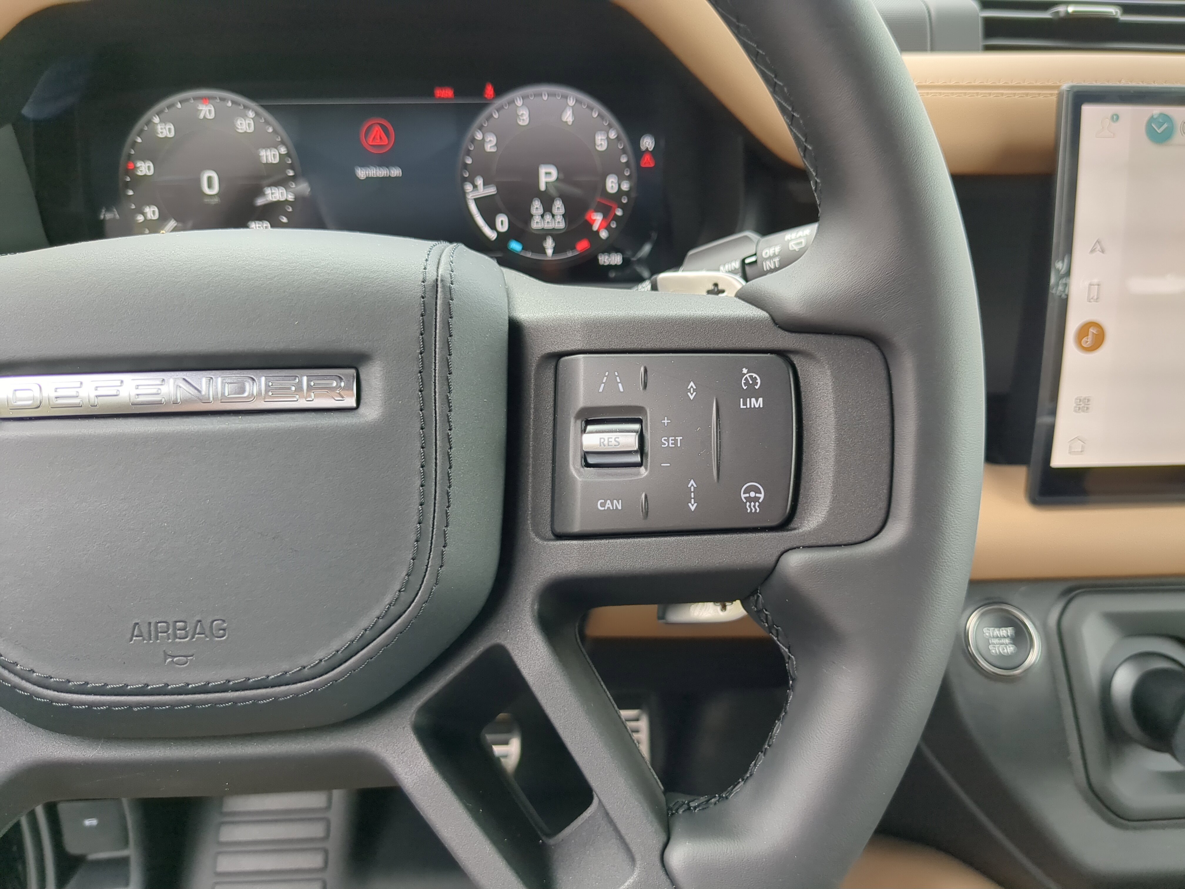 2025 Land Rover Defender 130 V8 photo 11