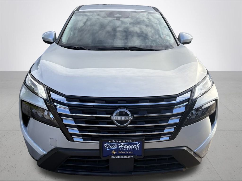2024 Nissan Rogue SV photo 3