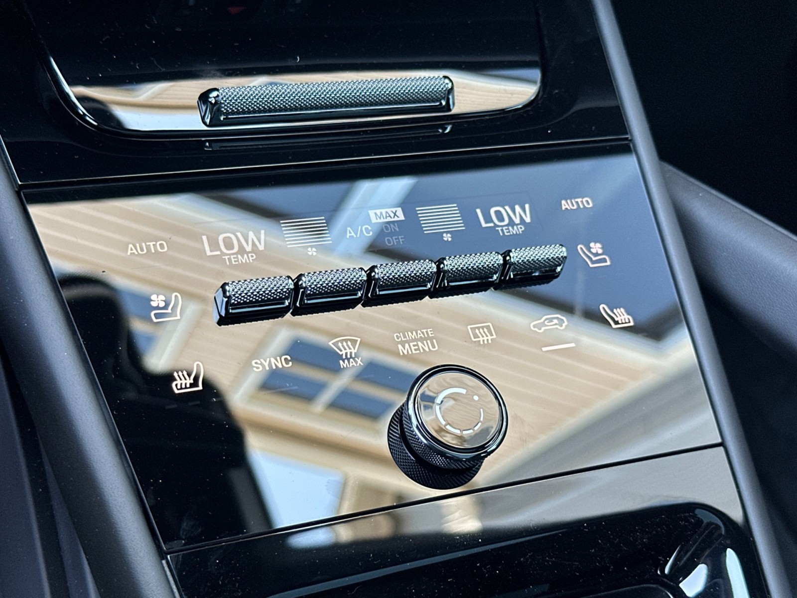 2025 Porsche Cayenne Coupe photo 21