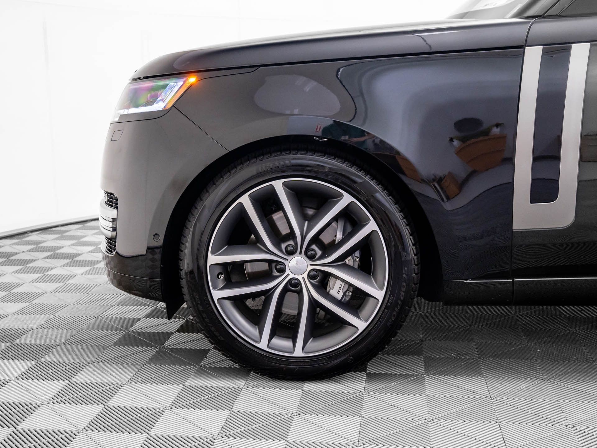2025 Land Rover Range Rover SE photo 27