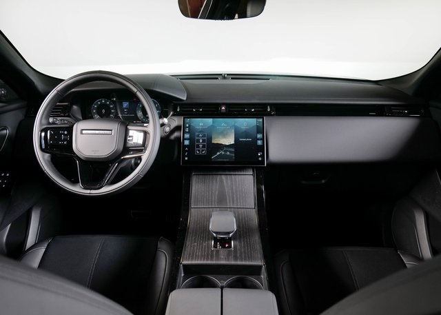 2026 Land Rover Range Rover Velar SE photo 4
