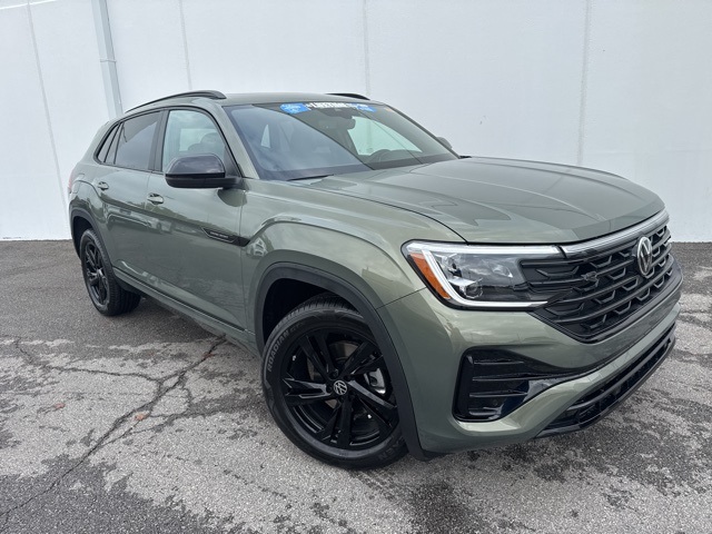 2026 Volkswagen Atlas Cross Sport SEL R-Line photo 2