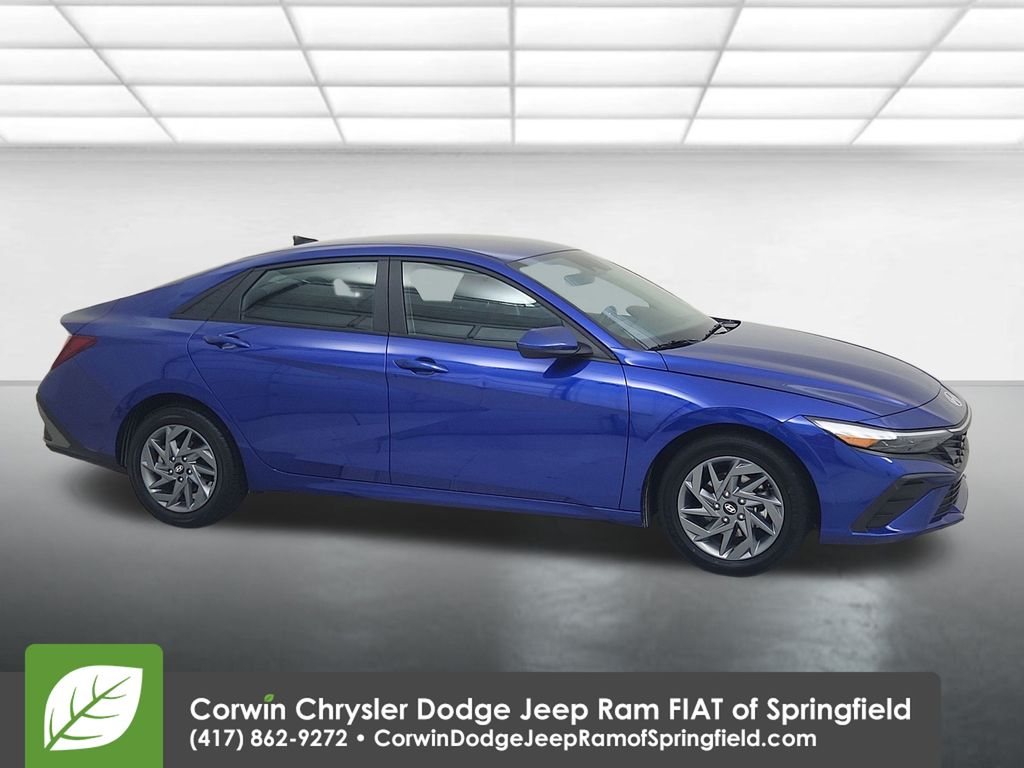 2024 Hyundai Elantra SEL's photo