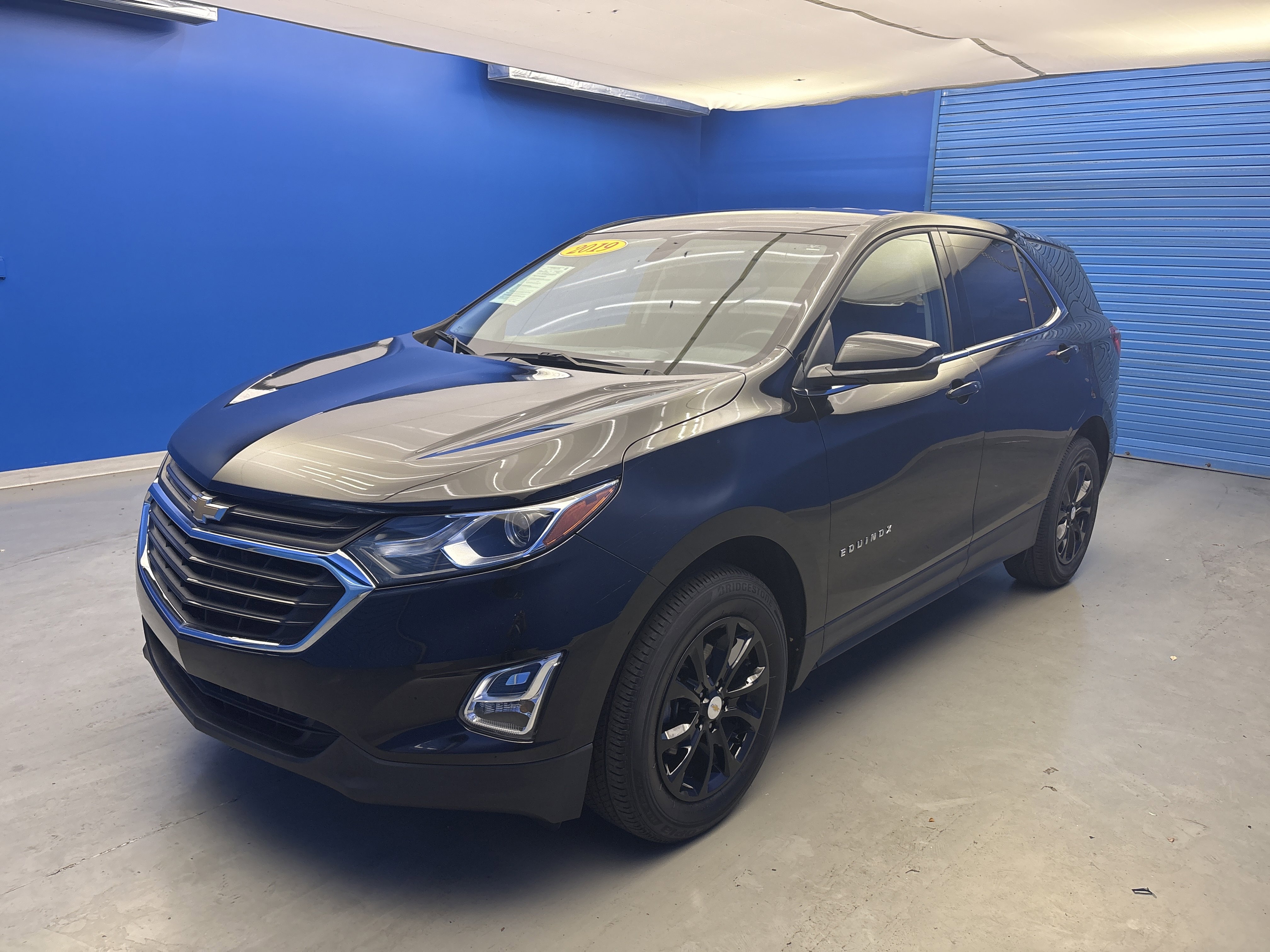 2019 Chevrolet Equinox LT photo 2